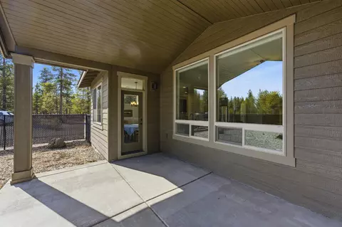 Exterior - 51900 Settler Dr, La Pine, OR 97739 photo 5 of 6