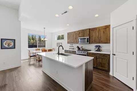 Kitchen - 51900 Settler Dr, La Pine, OR 97739 photo 2 of 3