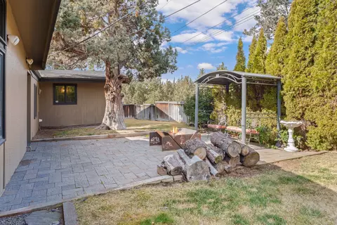 Exterior - 132 SE 16th St, Bend, OR 97702 photo 14 of 21