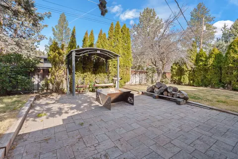 Exterior - 132 SE 16th St, Bend, OR 97702 photo 15 of 21