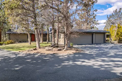 Exterior - 132 SE 16th St, Bend, OR 97702 photo 4 of 21