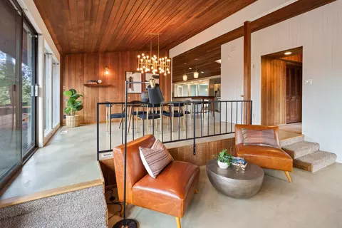 Dining - 132 SE 16th St, Bend, OR 97702 photo 2 of 5