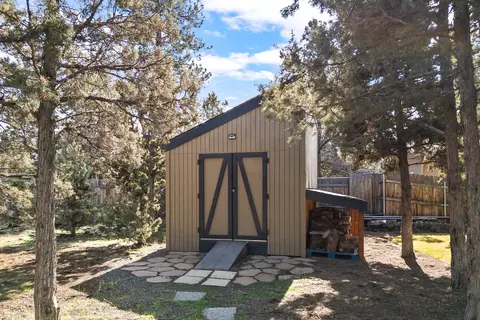 Exterior - 132 SE 16th St, Bend, OR 97702 photo 18 of 21