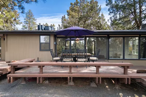 Exterior - 132 SE 16th St, Bend, OR 97702 photo 7 of 21