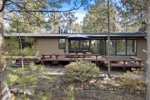 Exterior - 132 SE 16th St, Bend, OR 97702 photo 6 of 21