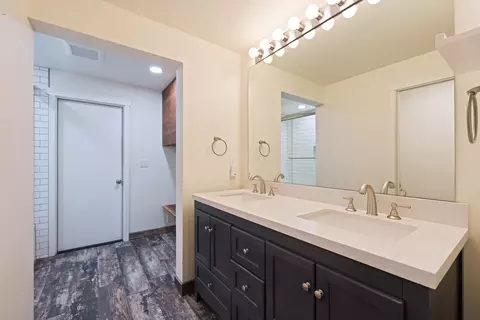 Bath - 132 SE 16th St, Bend, OR 97702 photo 1 of 4