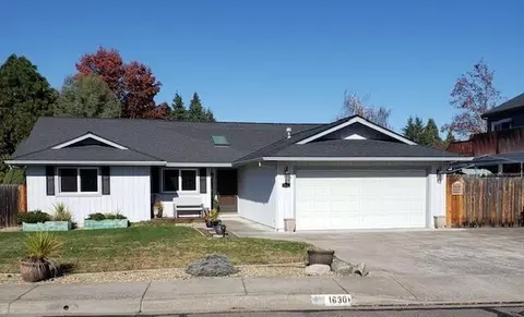 1630 Timothy St, Central Point, OR 97502