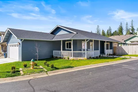 244 Cedar Brook Ln, Cave Junction, OR 97523