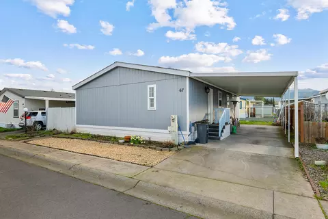 1570 S Peach St #67, Medford, OR 97501