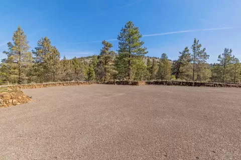 1075 Water Birch Ct, Klamath Falls, OR 97601