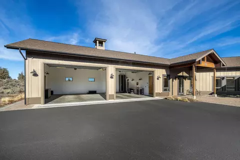Exterior - 64105 Johnson Rd, Bend, OR 97703 photo 4 of 5