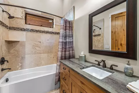 Bath - 64105 Johnson Rd, Bend, OR 97703 photo 7 of 8