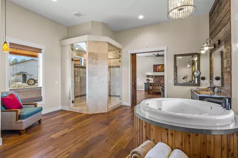 Bath - 64105 Johnson Rd, Bend, OR 97703 photo 3 of 8