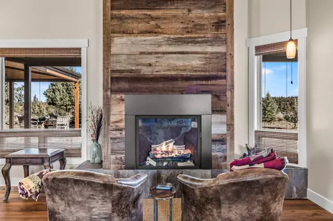 Living - 64105 Johnson Rd, Bend, OR 97703 photo 6 of 6