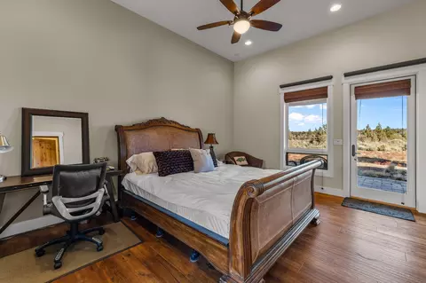 Bedroom - 64105 Johnson Rd, Bend, OR 97703 photo 3 of 4