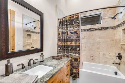 Bath - 64105 Johnson Rd, Bend, OR 97703 photo 6 of 8