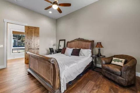 Bedroom - 64105 Johnson Rd, Bend, OR 97703 photo 4 of 4