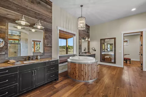Bath - 64105 Johnson Rd, Bend, OR 97703 photo 2 of 8