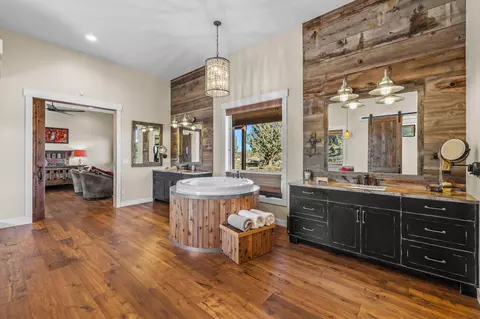 Bath - 64105 Johnson Rd, Bend, OR 97703 photo 1 of 8