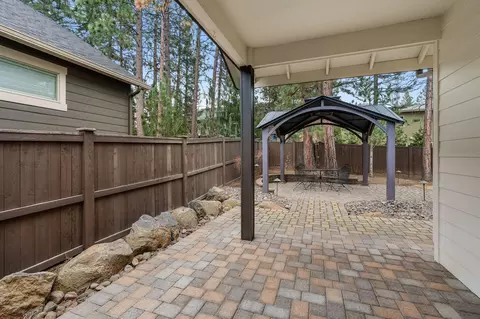 Exterior - 19147 Park Commons Dr, Bend, OR 97703 photo 5 of 13