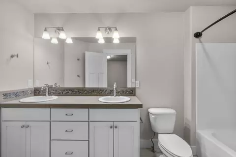 Bath - 19147 Park Commons Dr, Bend, OR 97703 photo 3 of 3