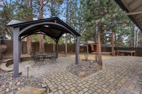Exterior - 19147 Park Commons Dr, Bend, OR 97703 photo 7 of 13