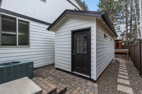 Exterior - 19147 Park Commons Dr, Bend, OR 97703 photo 12 of 13