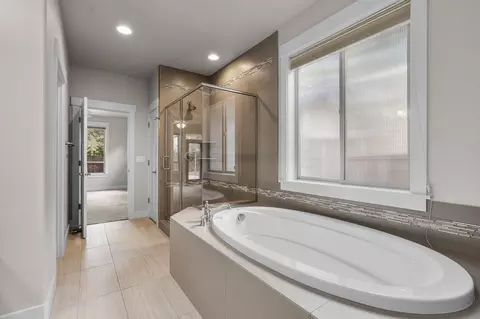 Bath - 19147 Park Commons Dr, Bend, OR 97703 photo 2 of 3