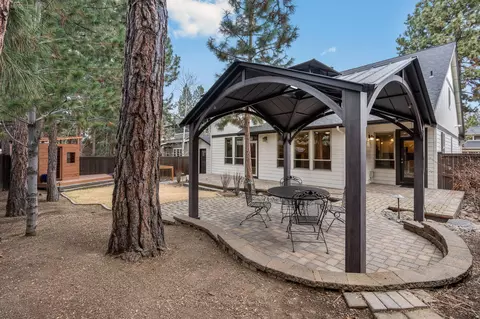 Exterior - 19147 Park Commons Dr, Bend, OR 97703 photo 8 of 13