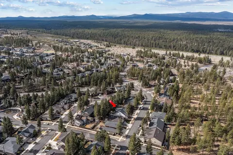 View/Area - 19147 Park Commons Dr, Bend, OR 97703 photo 4 of 7