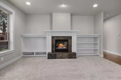 Living - 19147 Park Commons Dr, Bend, OR 97703 photo 8 of 8