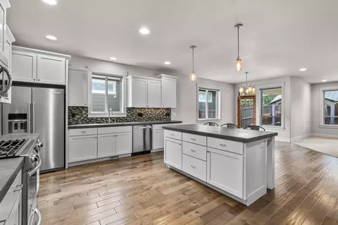 Kitchen - 19147 Park Commons Dr, Bend, OR 97703 photo 1 of 2