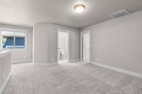 Bedroom - 19147 Park Commons Dr, Bend, OR 97703 photo 8 of 9