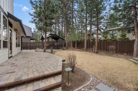 Exterior - 19147 Park Commons Dr, Bend, OR 97703 photo 11 of 13