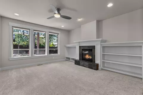 Living - 19147 Park Commons Dr, Bend, OR 97703 photo 2 of 8