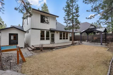 Exterior - 19147 Park Commons Dr, Bend, OR 97703 photo 10 of 13
