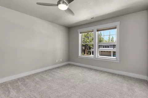 Bedroom - 19147 Park Commons Dr, Bend, OR 97703 photo 4 of 9