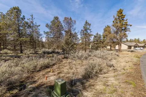 1124 Vine Maple Dr, Klamath Falls, OR 97601