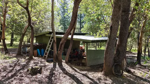 Exterior - 13007 Perry Rd, Central Point, OR 97502 photo 3 of 12