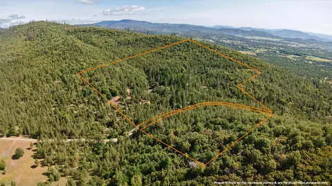 13007 Perry Rd, Central Point, OR 97502