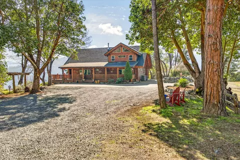 4466 W Griffin Creek Rd, Medford, OR 97501