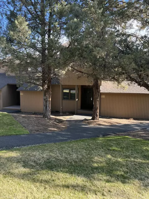 1830 Redtail Hawk Dr #RV59J, Redmond, OR 97756