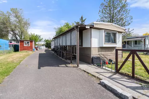 2533 Terrmont St, White City, OR 97503