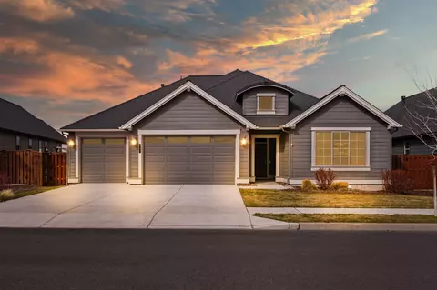 887 NE Hudspeth Cir, Prineville, OR 97754