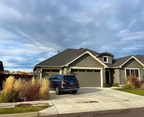 887 NE Hudspeth Cir, Prineville, OR 97754