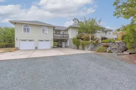 103 Eden Dr, Grants Pass, OR 97526