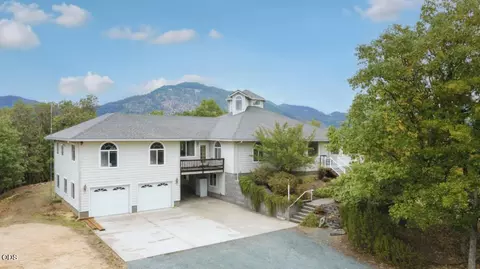 103 Eden Dr, Grants Pass, OR 97526