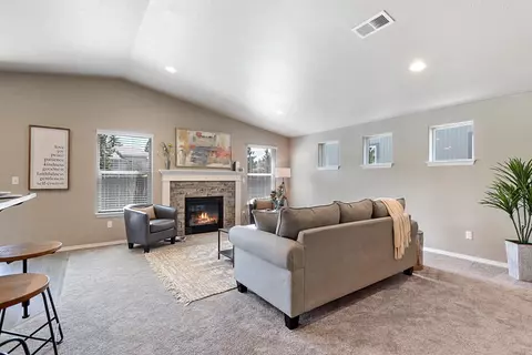 21444 Livingston Dr, Bend, OR 97701 photo 2