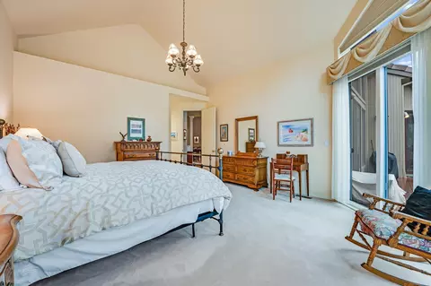 Bedroom - 62029 Fall Creek Loop, Bend, OR 97702 photo 2 of 4