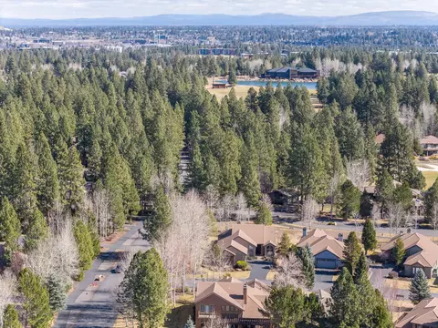 View/Area - 62029 Fall Creek Loop, Bend, OR 97702 photo 3 of 6
